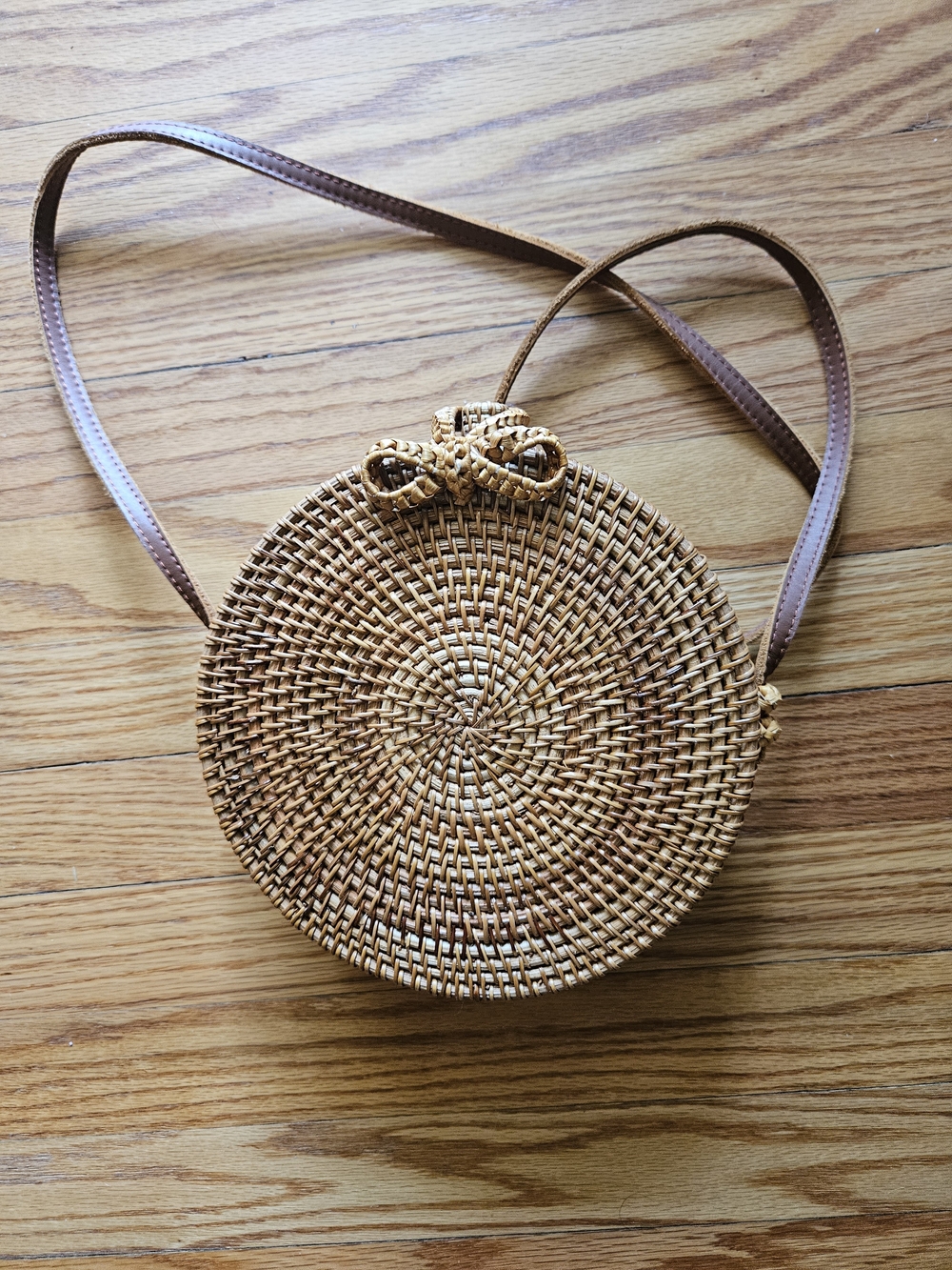 Round Woven Crossbody Bag in Tan